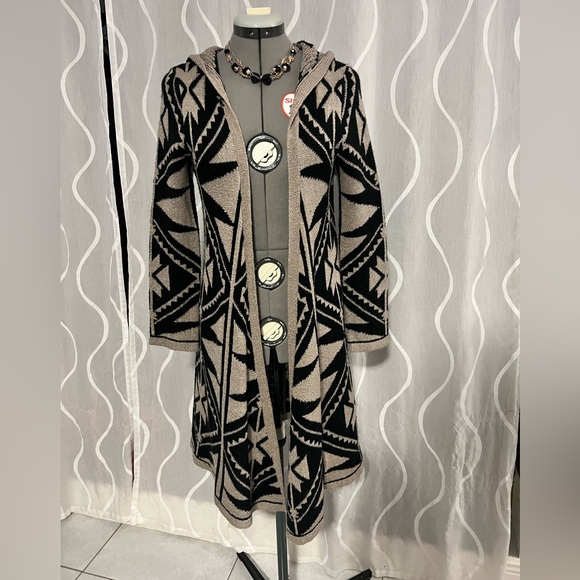 Misia Geometric Black and Cream Long Length Cardigan Jacket Hoodie - Picture 1 of 7